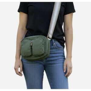 Crossbody Fanny Pack Waist Bag Gold Silver Straps Nylon Pockets Vacation Purse